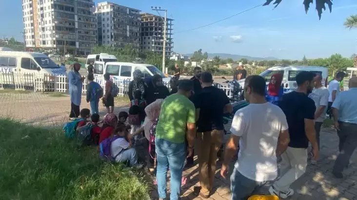 Osmaniye’de Öğrenci Servisi ile Otomobil Çarpıştı: 11 Yaralı