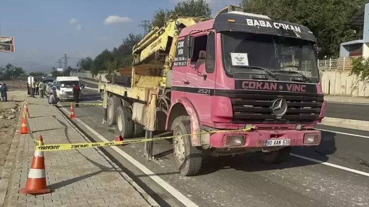 Geri Manevra Yapan Vinç İşçiye Çarptı, Ağır Yaralı